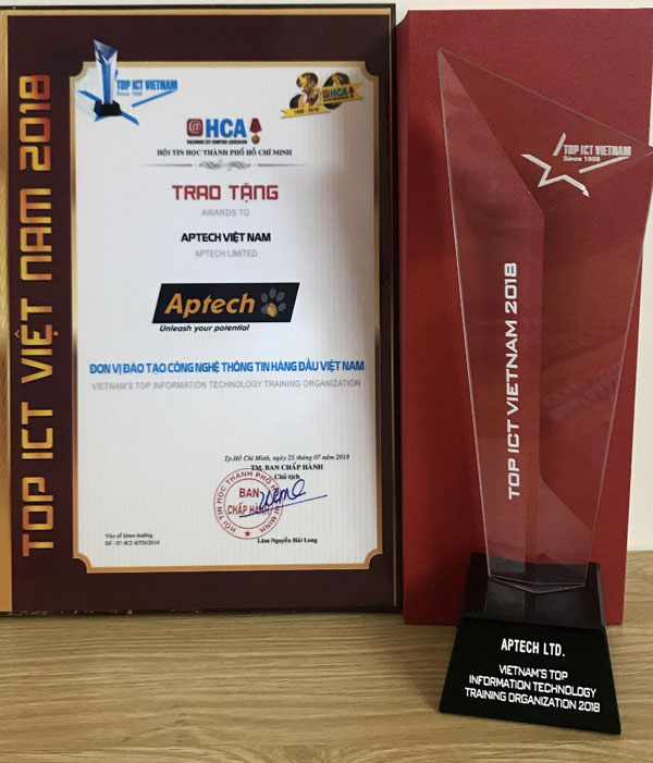 Aptech nhận CUP và Chứng nhận cho Giải "Đơn vị đào tạo CNTT hàng đầu Việt Nam"