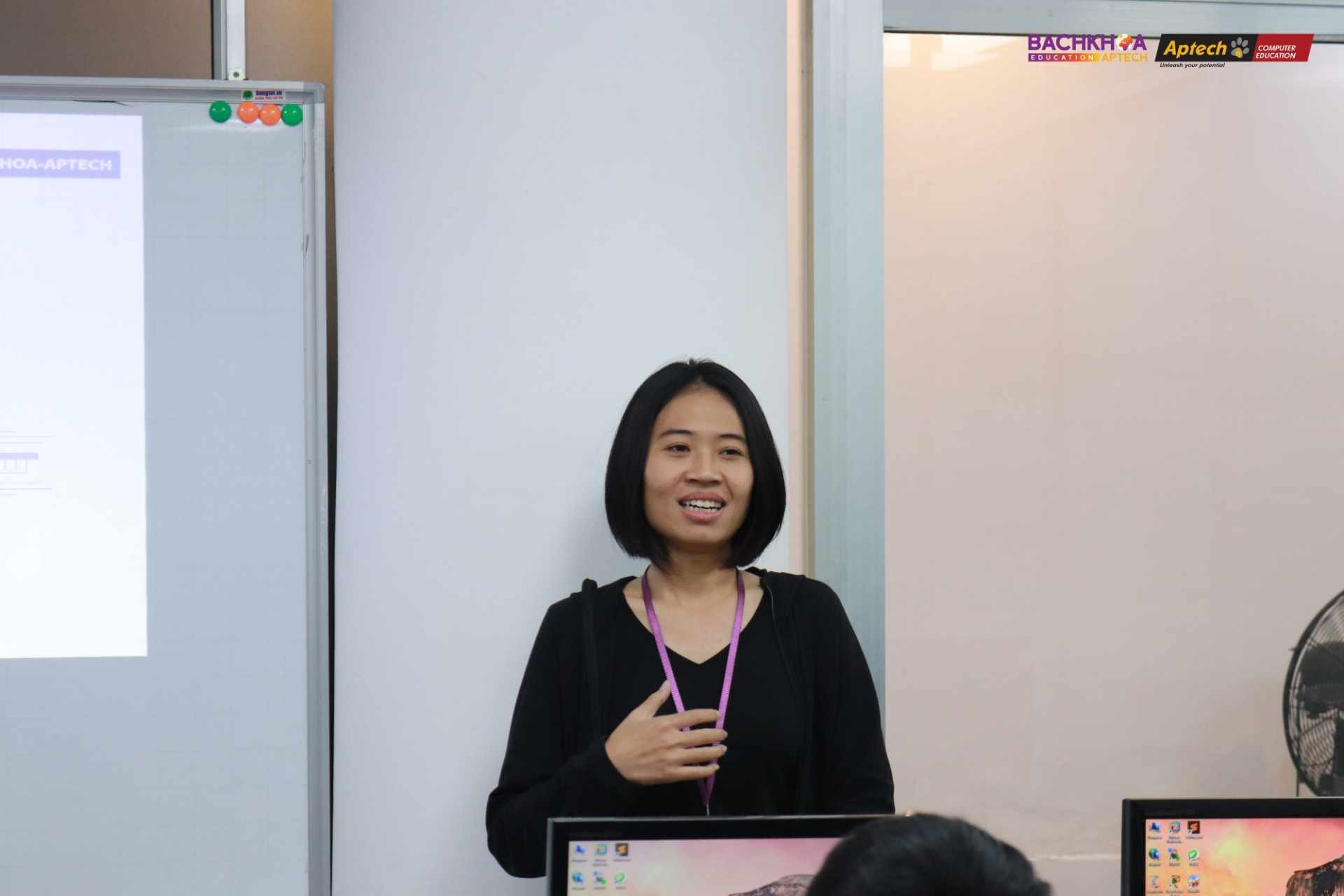 Thầy cô thuộc phòng Đào tạo chiasera cơ hội nghề nghiệp và định hướng phát triển cùng các học viên